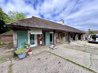 Unit 2, Long Crendon Manor Stables, Long Crendon, Office / Other / Retail To Let - IMG_9814.jpeg