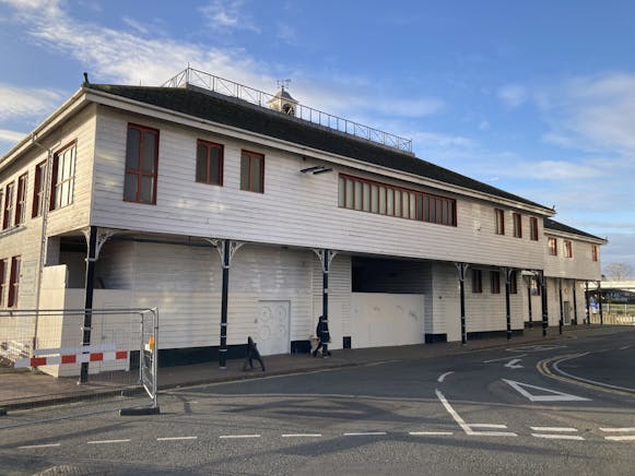 Turks Boat Yard, Kingston upon Thames, A4 (drinking establishment) / Restaurant To Let - IMG_3577.JPG