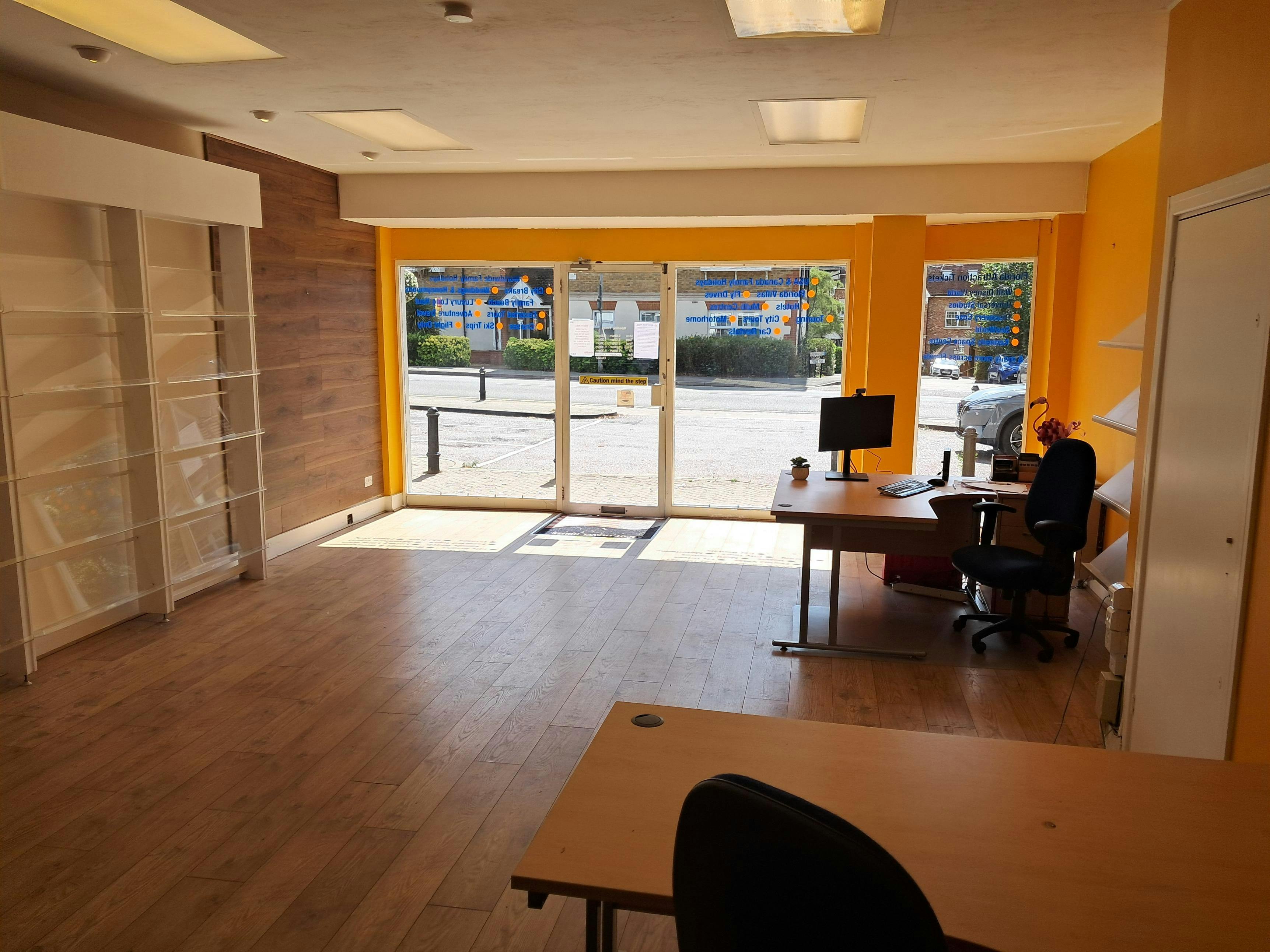 5 Royal Hunt House, Ascot, Retail To Let - proGPsKVIGJ.jpeg