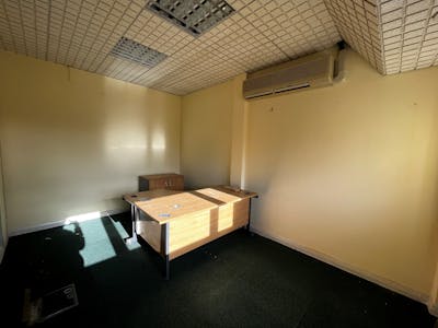 1st Floor, Unit 37, Watford, Office To Let - internal 2.jpg