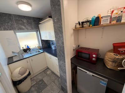 Lower Barn Farm, London Road, Rayleigh, Office To Let - Communal Kitchen