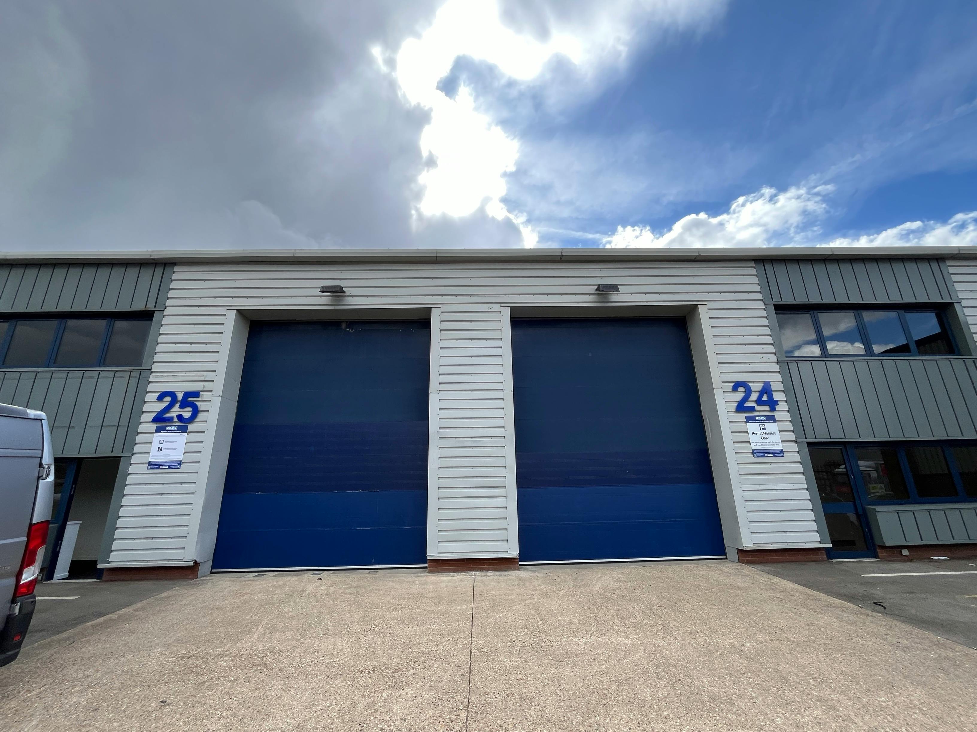 25 Vale Industrial Estate, Southern Road, Aylesbury, Industrial / Industrial To Let - Units 2425 External.jpg