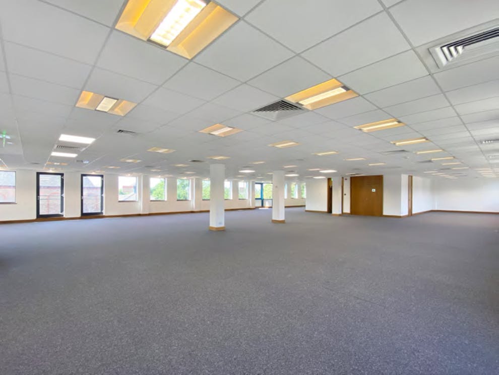Office in Staines-upon-Thames - photo 2