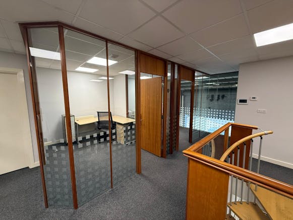 2 Parkside Centre, Southend-on-Sea, Industrial To Let - IMG20251014WA0005.jpg