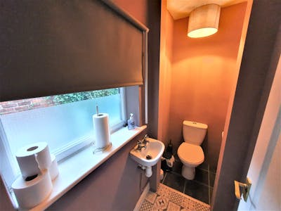 6 Kennerley Road, Stockport, Retail To Let - 20221020_124112 2.jpg