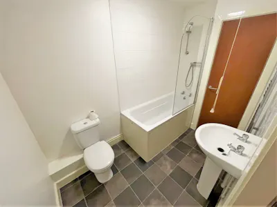 Craigton House Development, Craigton House, Redcar, Development / Investment For Sale - craigton flat bathroom.jpg