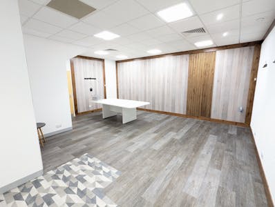 Unit 3, Borehamwood, Office To Let - PXL_20251127_131953679.jpg