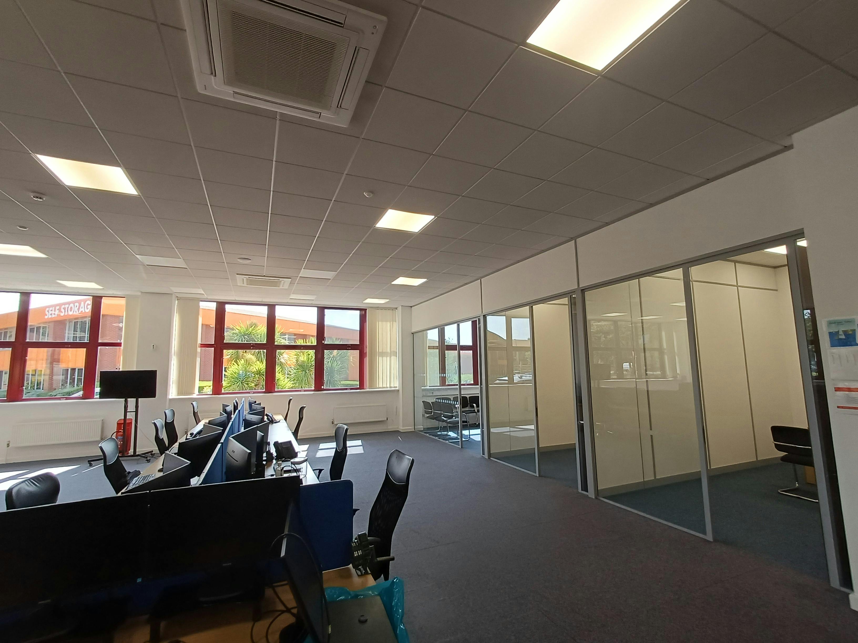 Office in Crawley - photo 3