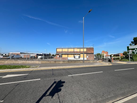 Former Lloyds Bank, 2 Gatehouse Road, Aylesbury For Sale - IMG_2927.JPG