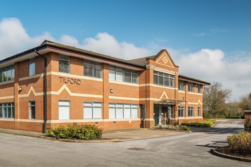 Tilford House, Farnham, Offices To Let - vb5112335_A1184_01_CALA_Homes_Tilford_House_Farnham_800x533.jpg