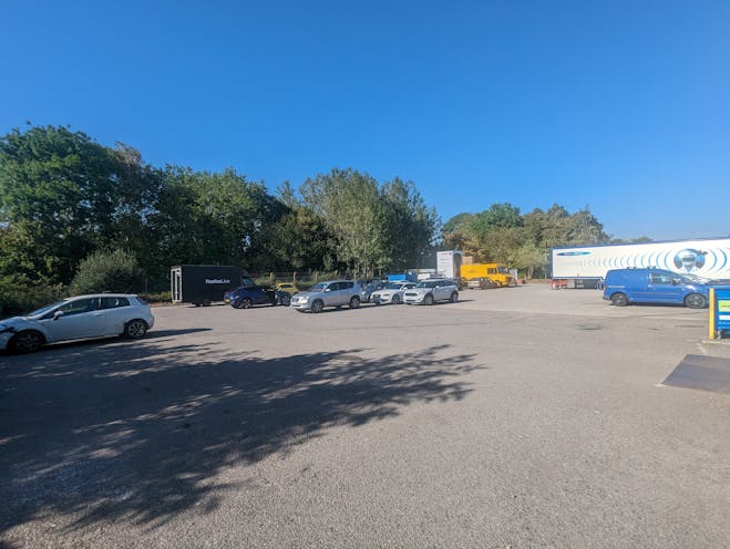 Unit C, Burnt Common Distribution Centre, Guildford, Warehouse & Industrial To Let - PXL_20230904_151718529.jpg