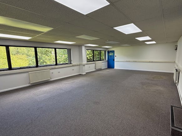 Unit 6 Cobham Centre, Westmead Industrial Estate, Swindon, Industrial To Let - Internal 003.jpg
