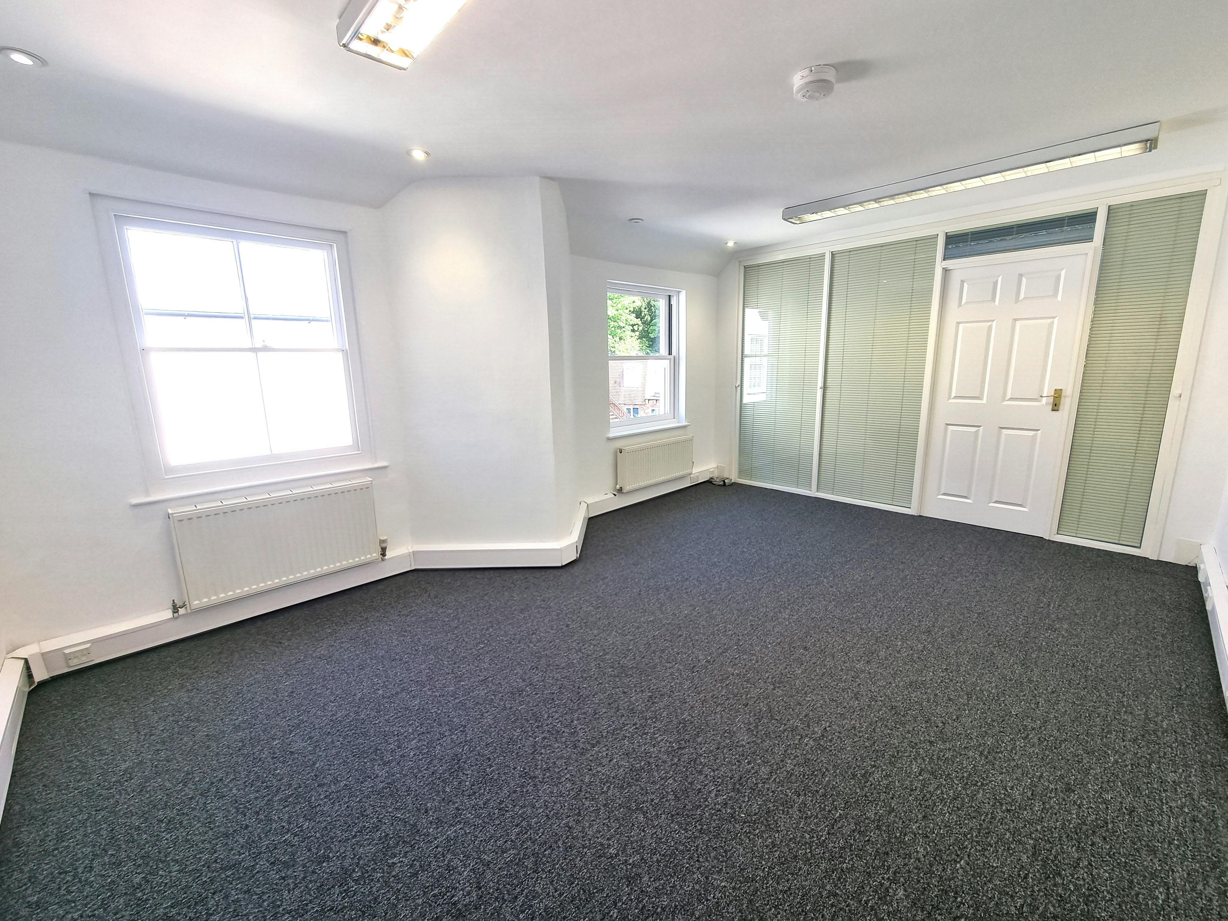 1st Floor Rear, 22 London Road, Horsham, Office To Let - 20240509_112610.jpg