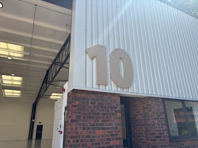 Unit 10, Oakwood Trade Park, Crawley, Industrial/Logistics To Let - IMG_0699.jpeg