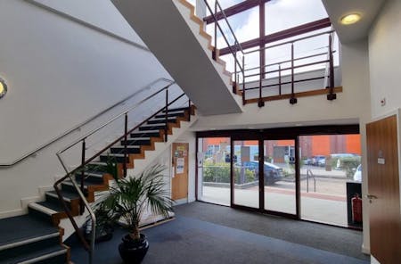 Platinum House - Ground Floor, Sussex Manor Business Park, Crawley, Office To Let - Platinum House 10.jpg