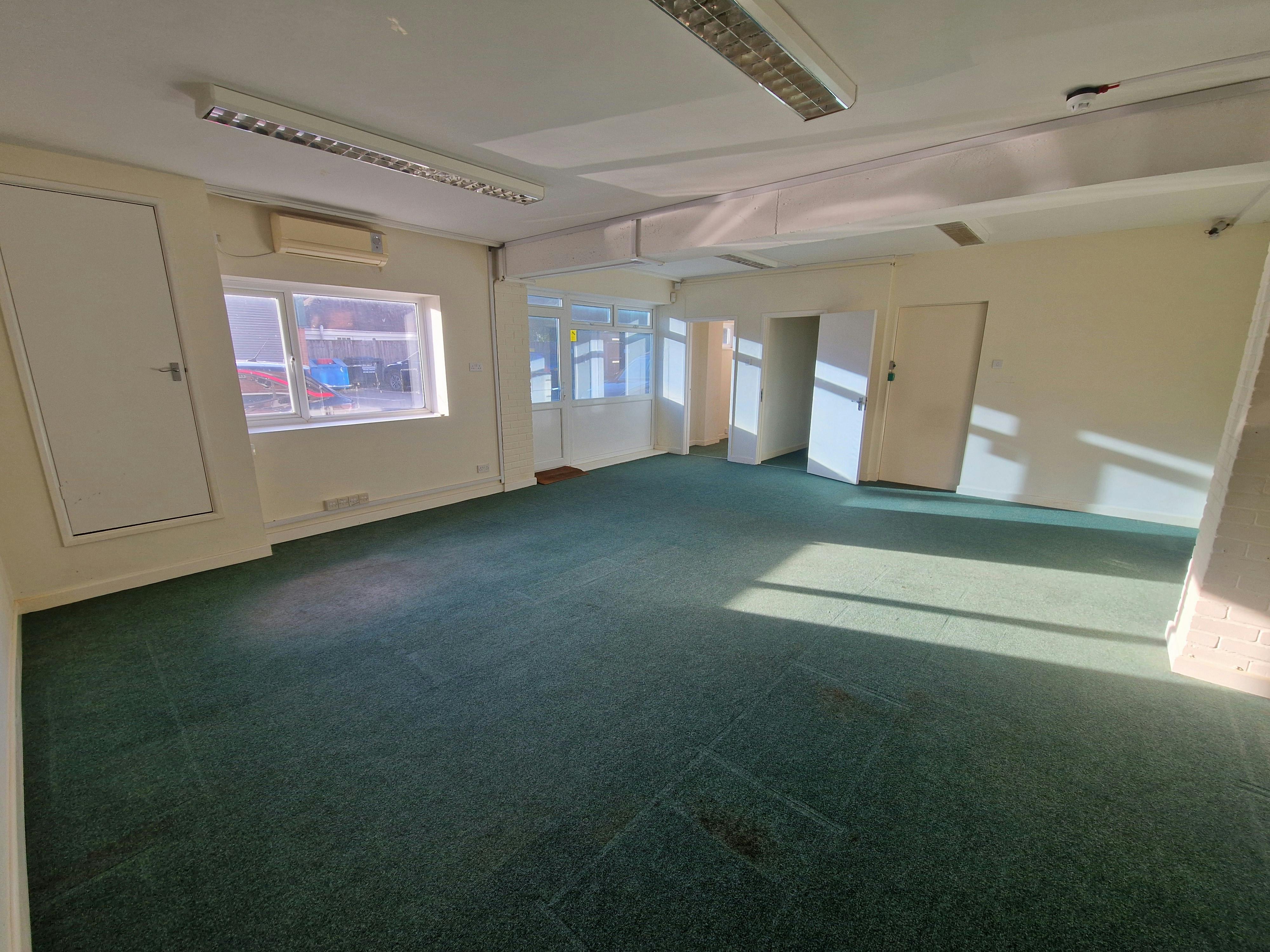 Office in Fareham - photo 2