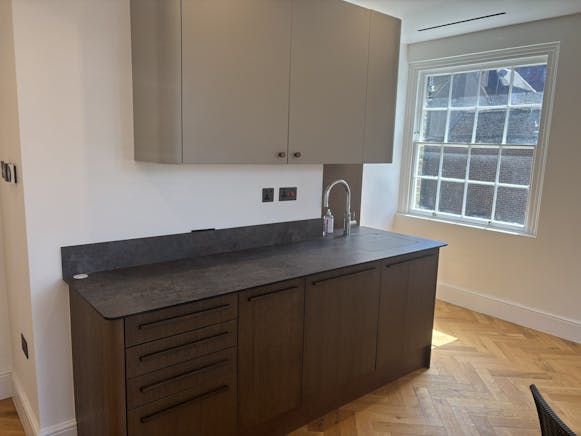 Offices, 7 High Street, Windsor, Offices To Let - IMG_4868.JPEG