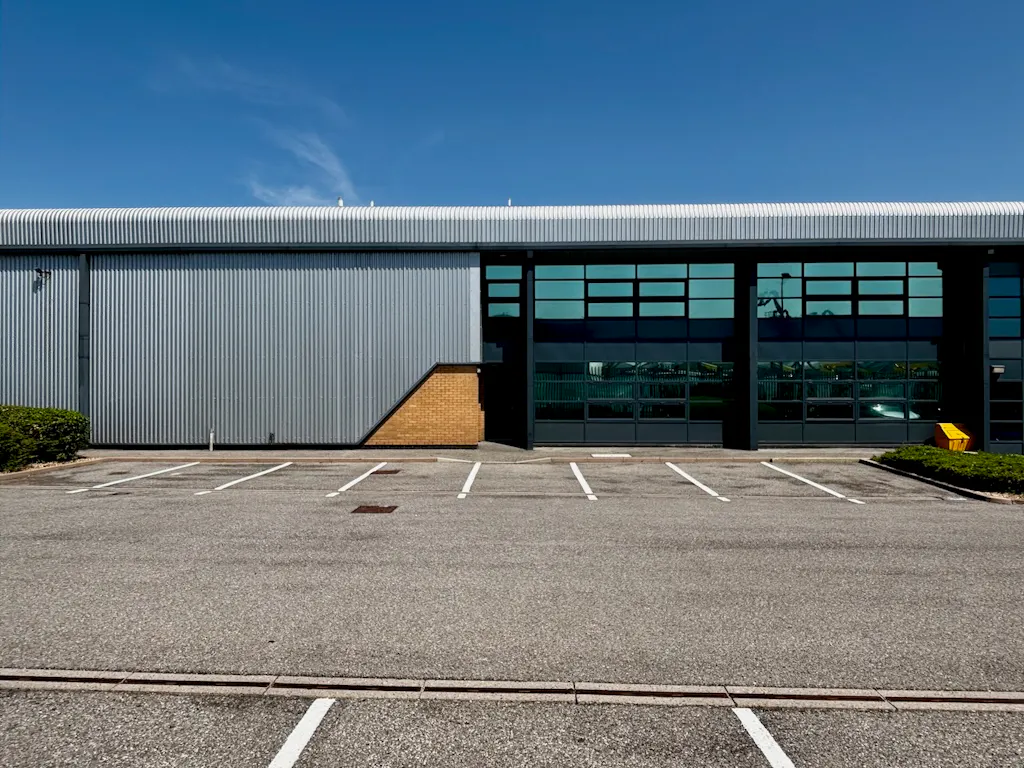 Unit 10 Sundon Business Park, Dencora Way, Luton, LU3 3HP