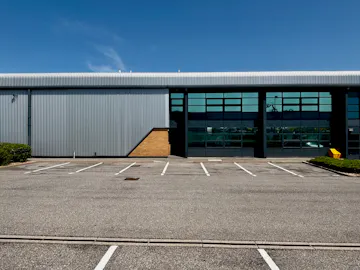 Unit 10 Sundon Business Park, Dencora Way, Luton, LU3 3HP