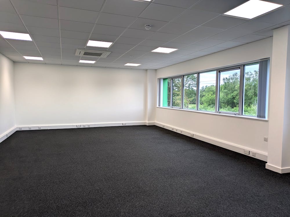 3 & 4 Chertsey Business Park - PXL_20260608_121902496.jpg