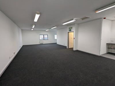 Unit 15 Boundary Business Centre, Woking Surrey, Industrial / Office To Let - 1000002432.jpg