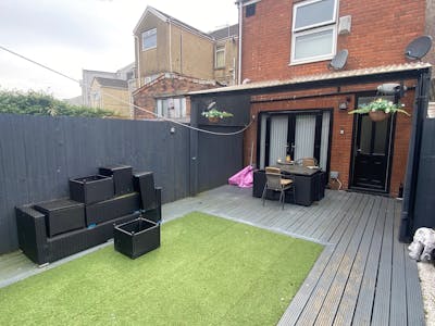 86 Vicarage Road, Swansea, Retail For Sale - Garden.jpg