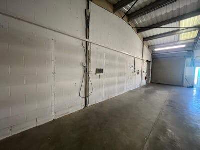 7 Brookside Centre, Southend-On-Sea, Industrial To Let - 6c7d48f79d654cc5b20ee385f372627c.jpg