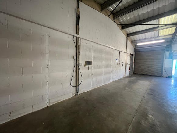 7 Brookside Centre, Southend-On-Sea, Industrial To Let - 6c7d48f79d654cc5b20ee385f372627c.jpg