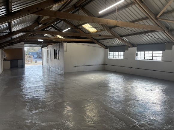 4 Pinkneys Farm, Maidenhead, Industrial To Let - IMG_7528.JPEG