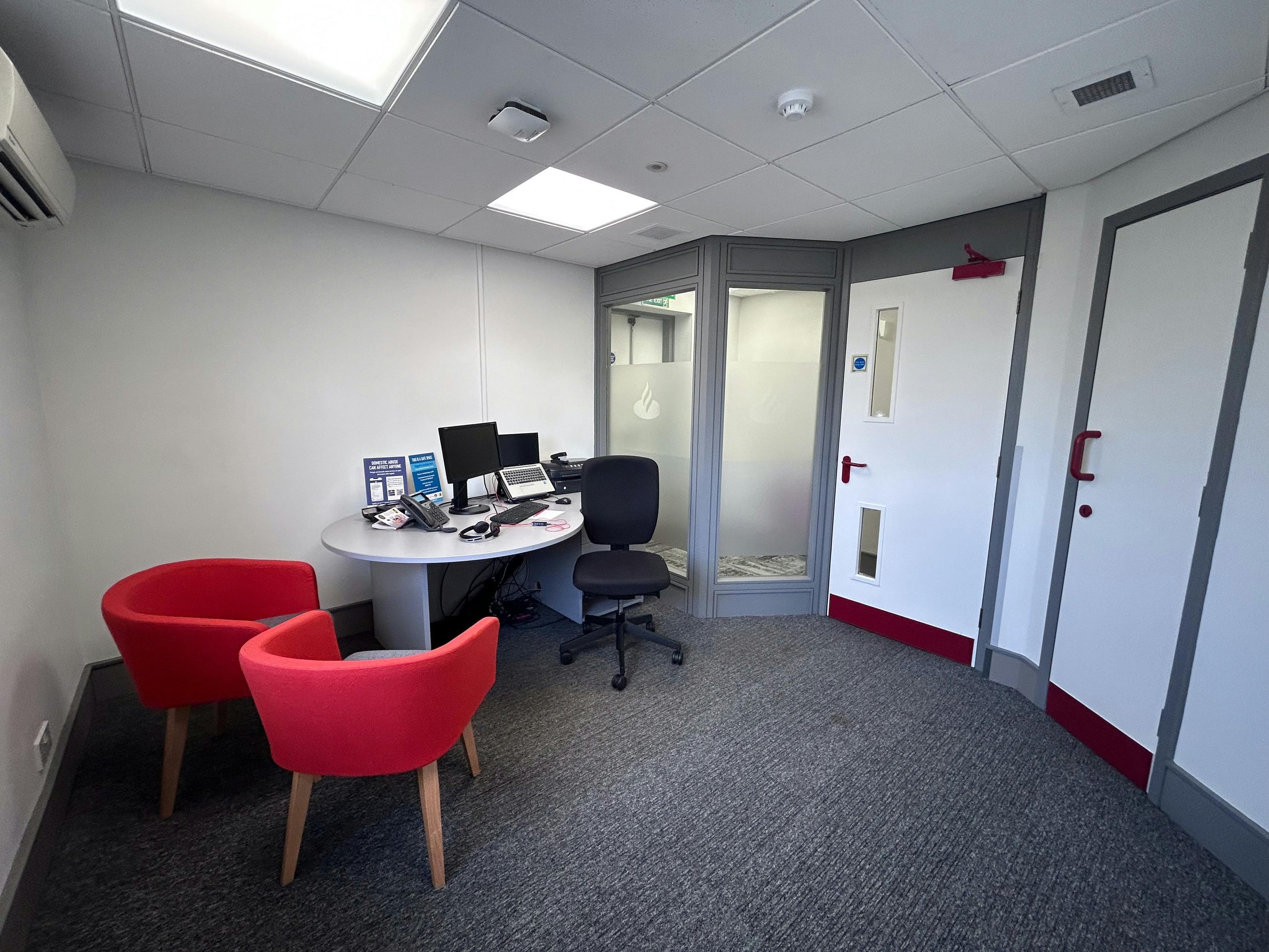 Retail/Shop in New Milton - photo 3