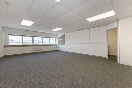 Unit 12, Vale Industrial Estate, Aylesbury, Industrial To Let - 88182_Unit12TheValeIndustrialCentr 12.jpg