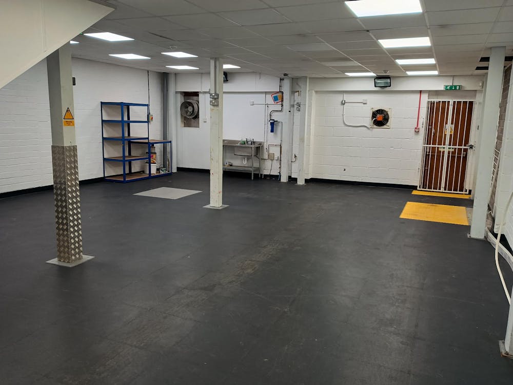 Unit 4 Ingoldmells Court, Leafield Industrial Estate, - 1000041120.jpg