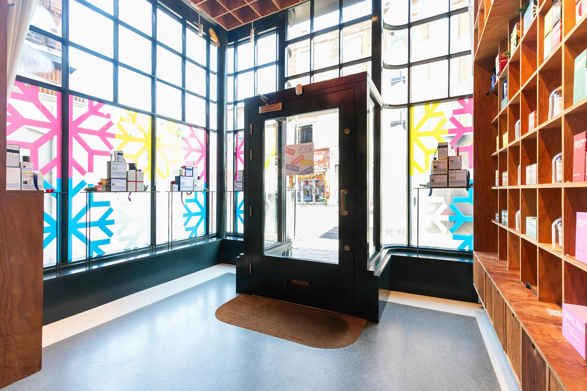 Retail/Shop in London - photo 2