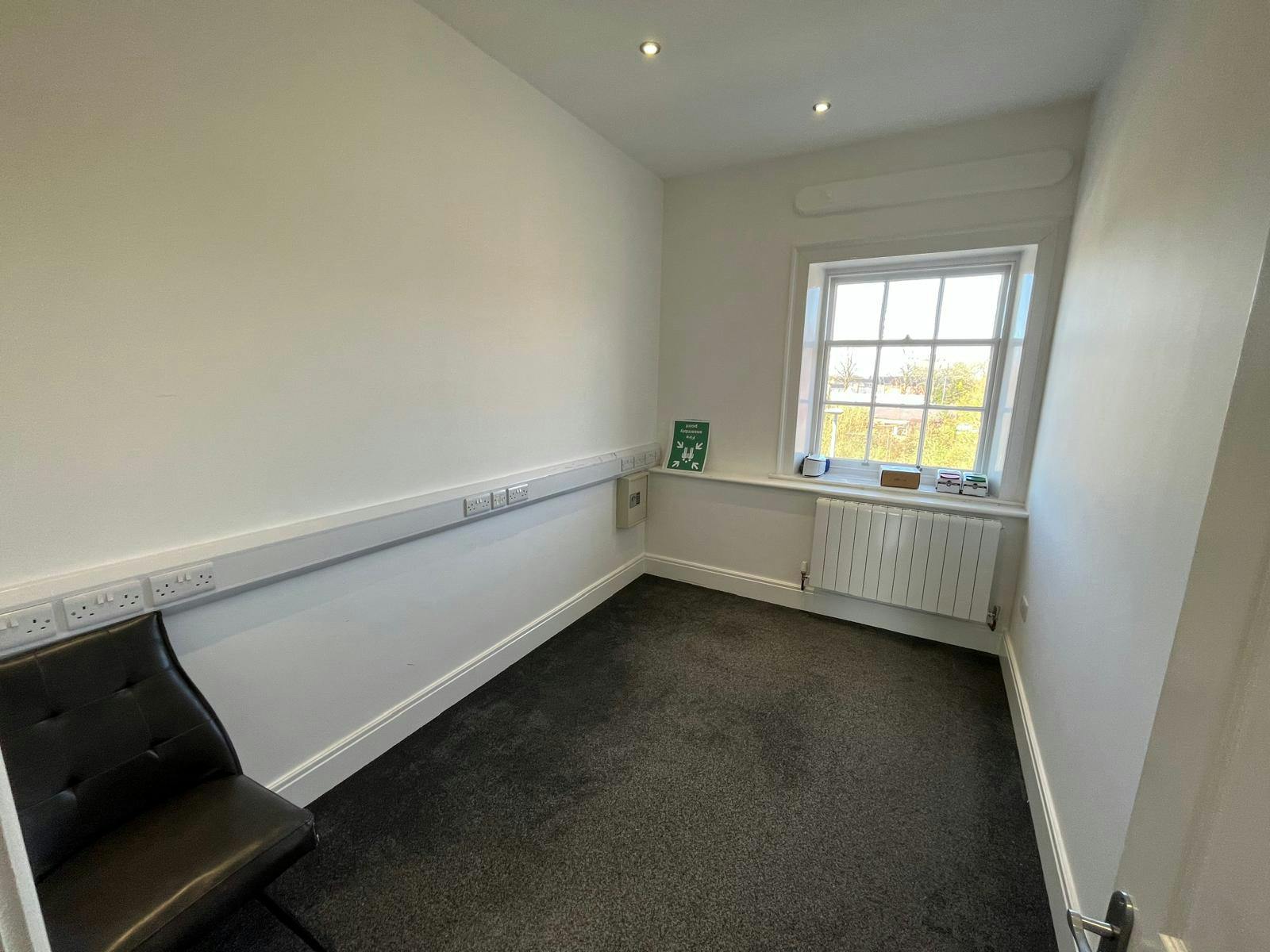 2nd Floor, Charles Roe House, Macclesfield, Offices To Let - IMG20250402WA0029.jpg