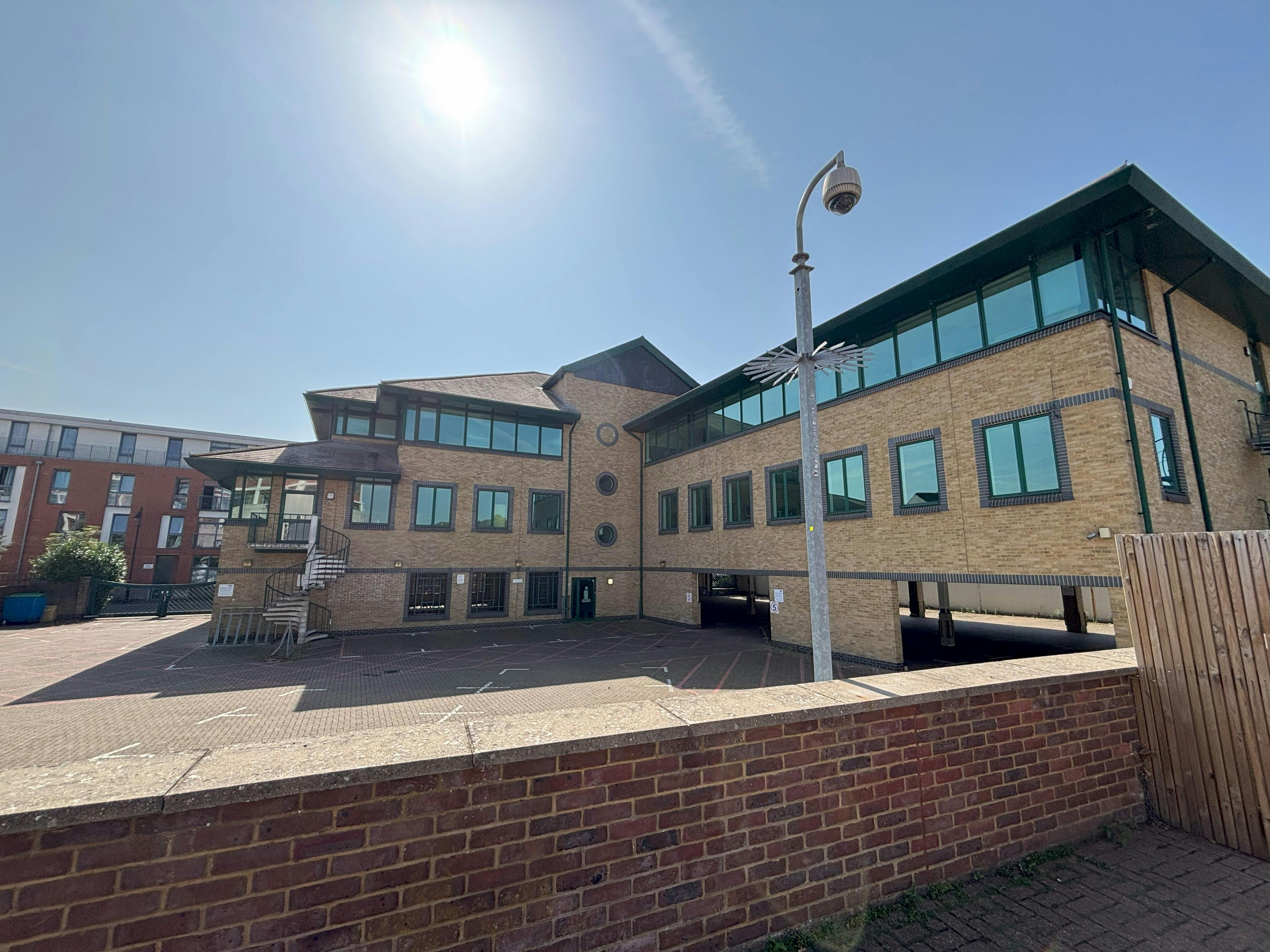 Global House, Chertsey, Offices To Let - IMG_1590.jpg