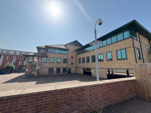 Global House, Chertsey, Offices To Let - IMG_1590.jpg