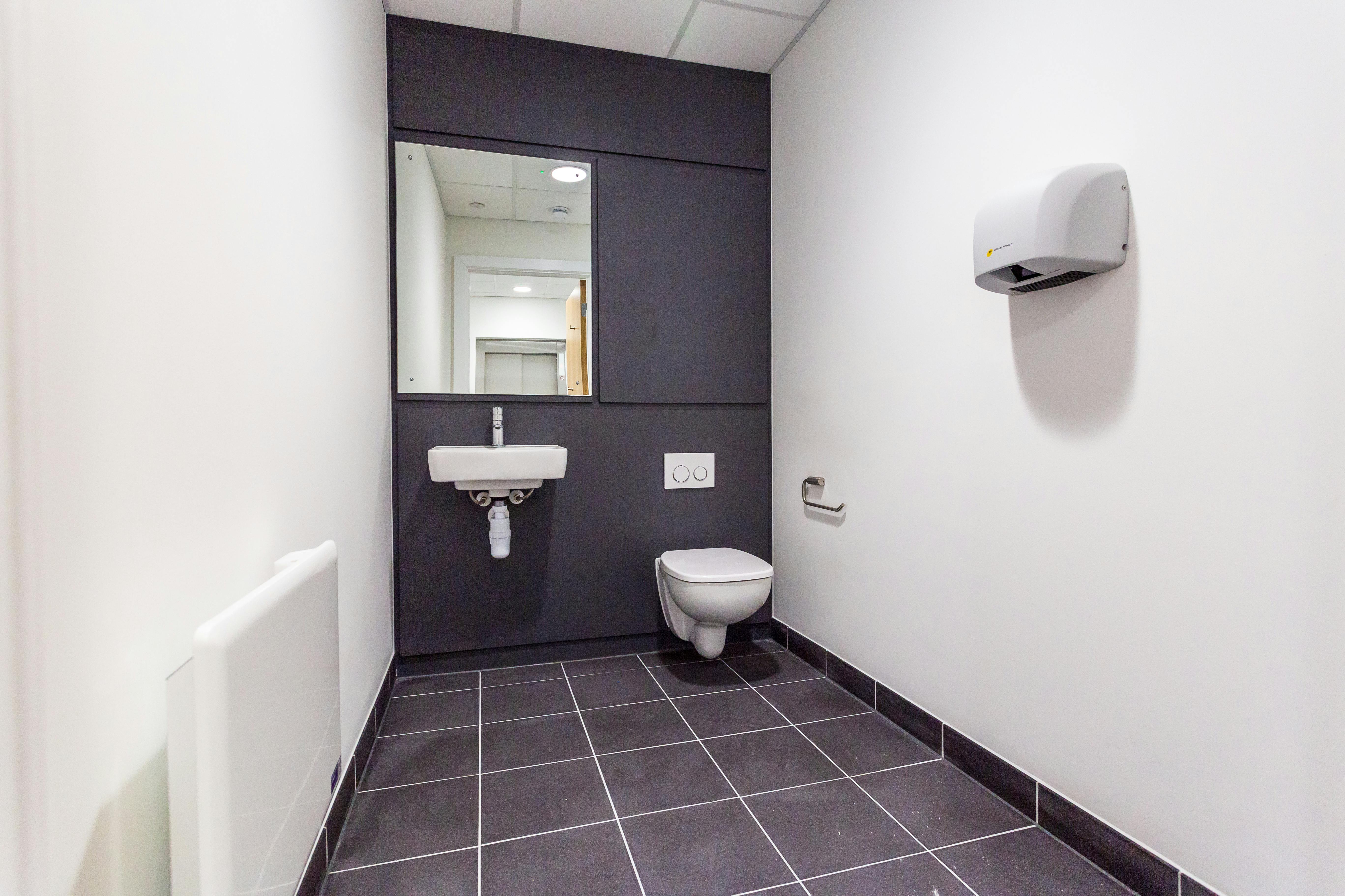 Prince House, Station Road approach, Waltham Cross, Industrial To Let / For Sale - HLP_T_250428_3008.jpg