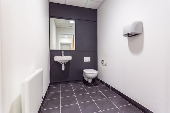 Prince House, Station Road approach, Waltham Cross, Industrial To Let / For Sale - HLP_T_250428_3008.jpg