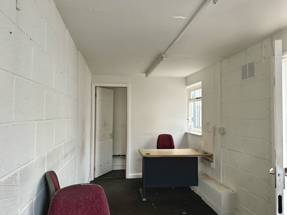 110 Marsh Road, Luton To Let - Image 5
