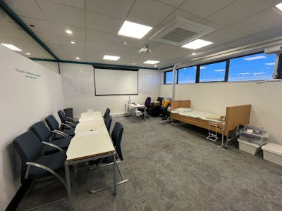 Unit 5 First Floor Offices, Midshires Business Park, Aylesbury, Office For Sale - 20260319_101257461_iOS.jpg