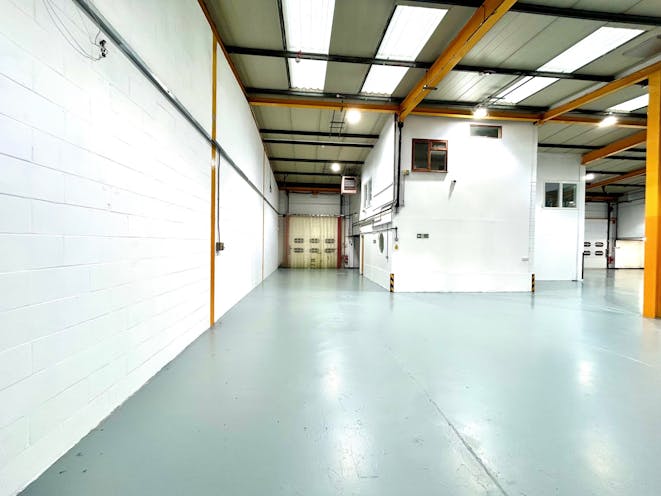 Unit 4-6 Wintonlea, Woking, Warehouse & Industrial To Let - 7.jpg