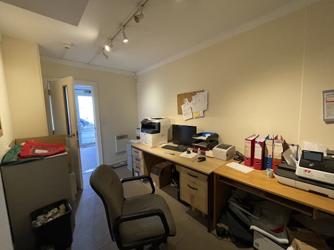 Unit 4 Bridge Works, Leatherhead, Warehouse & Industrial To Let - IMG_4905.jpg