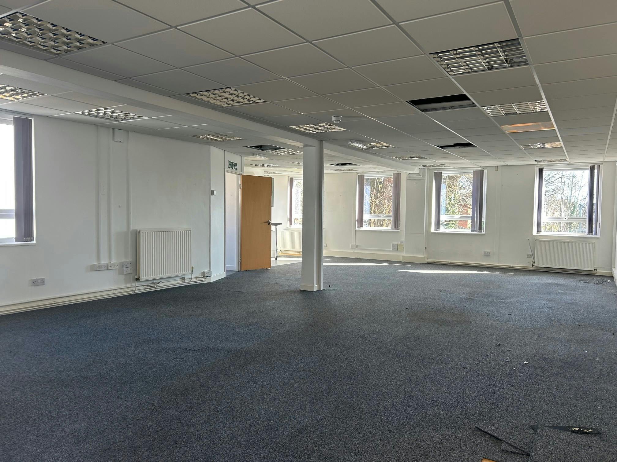 10-12 Denmark Street, Wokingham, Offices / Retail To Let - 13.jpg
