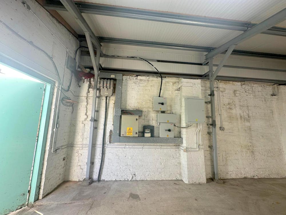 Unit 23B, Ravenswood industrial estate, Walthamstow, Industrial To Let - WhatsApp Image 20251117 at 115006_aac779a2.jpg