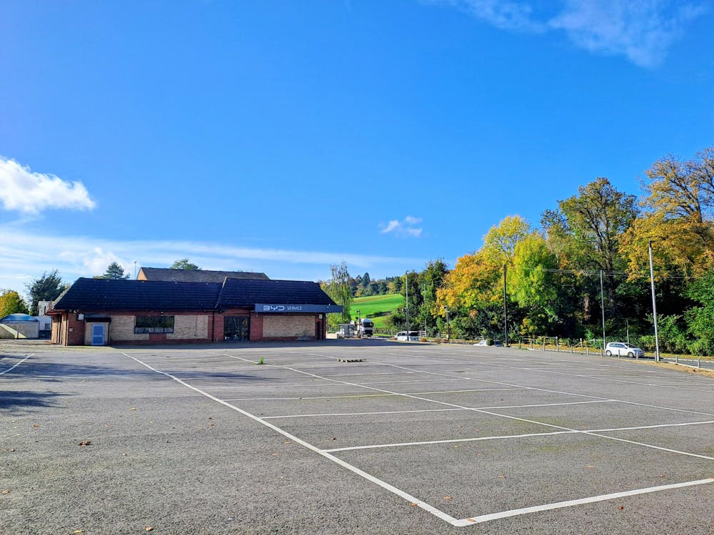 Harwoods Coulsdon, Brighton Road - Car Park 1.jpg