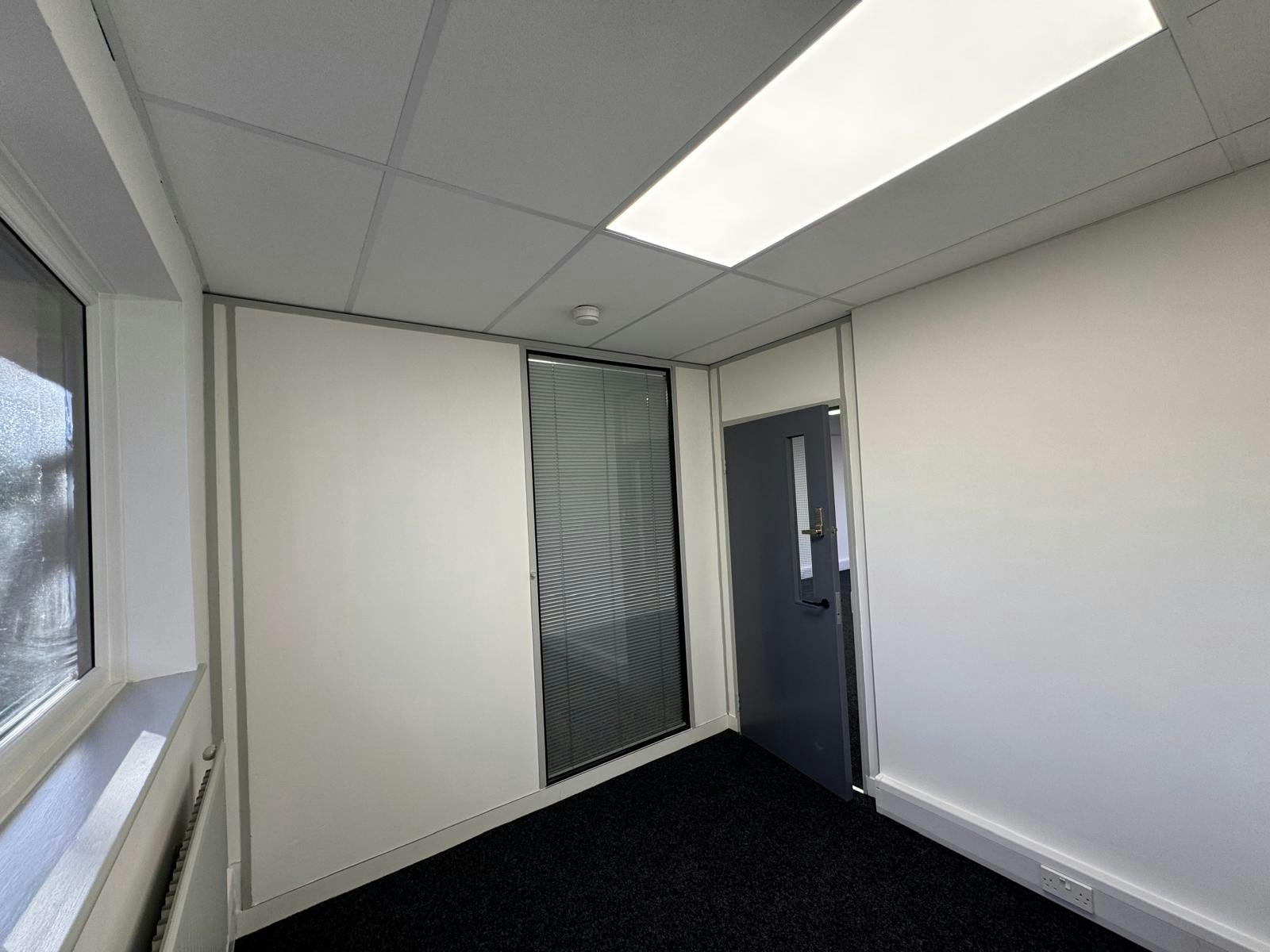 Office in Fareham - photo 3