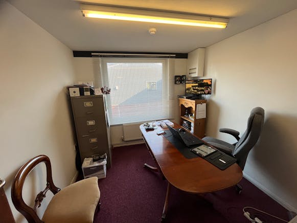 6 Grafton Street, High Wycombe, Industrial / Offices For Sale - 20250408_081900338_iOS.jpg