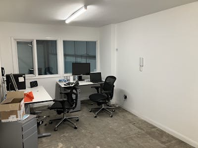 2B Enterprise Trading Estate, Southall, Warehouse To Let - 2b Enterprise - Office 3.jpg