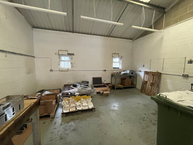 Units 2&3 Rookery Court, Wokingham, Industrial / Warehouse To Let - inside 3 (3).JPG