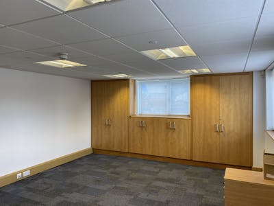 Blue Southern Office Building, Harbour Road Trading Estate, Bristol, Office To Let - 20230227 115120.jpg